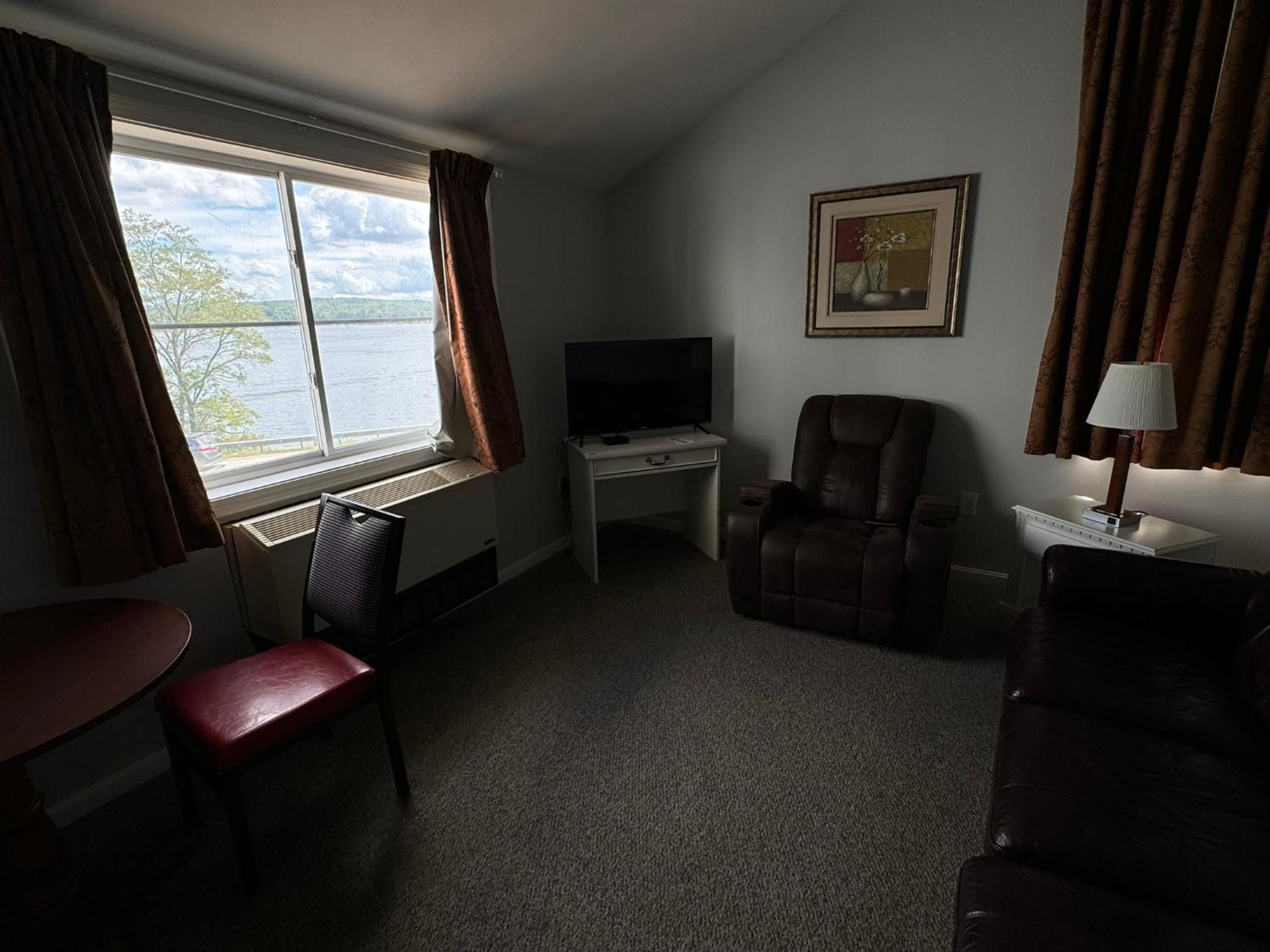 Winnisquam Lake Inn Tilton Exterior photo